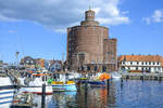 Der ehemalige Rundsilo am Eckernfrder Hafen gilt als eines der Wahrzeichen Eckernfrdes.