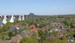 Osterronfeld und die Eisenbahnhockbrcke ber den Nord-Ostsee-Kanal vom Zug aus gesehen.