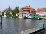 Binnenhafen mit Blick auf Brckenhaus, Wiebeke-Kruse-Turm, Salzspeicher und Schlepper FLENSBURG; Glckstadt, 26.04.2009  