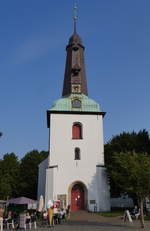 Die Stadtkirche in Glckstadt ist das lteste und zugleich bedeutendste erhaltene Bauwerk der Stadt, hier Blick vom Marktplatz auf den Turm, 16.09.2020   