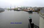 Blick von der Eric Warburg-Brcke ber den Burgtorhafen ...