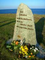 Gedenkstein fr Seebestattete bei Lbeck-Travemnde im Herbst 2008