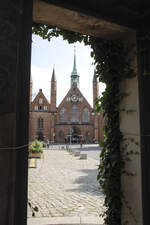 Das 1286 vollendete Heiligen-Geist-Hospital am Koberg in Lübeck ist eine der ältesten bestehenden Sozialeinrichtungen der Welt und eines der bedeutendsten Bauwerke der Stadt.