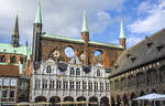 Das Lbecker Rathaus an der Nord- und Ostseite des Marktes.