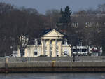 Die Villa Mare wurde 1904 erbaut und befindet sich direkt an der Strandpromenade von Travemnde.