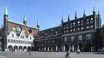 Das Rathaus der Hansestadt Lbeck ist eines der grten mittelalterlichen Rathuser in Deutschland und zhlt zu den bekanntesten Bauwerken der Backsteingotik.