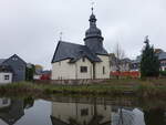 Thimmendorf, evangelische Kirche am Dorfteich, erbaut 1677 (18.10.2022)