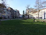 Eisenach, Lutherdenkmal und Huser am Karlsplatz (17.03.2024)