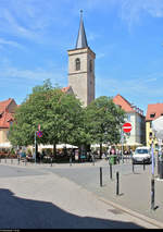 Blick auf den Wenigemarkt mit dem 33 Meter hohen Turm der gidienkirche in Erfurt.