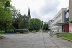 Die Amthorstrae in Gera mit Blick in Richtung Clara-Zetkin-Strae, der Turm gehrt zur Kirche St.