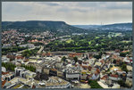 Blick vom Jentower Richtung Sden: Direkt neben der Saale, die sich durch die Stadt schlngelt, befindet sich der Bahnhof Jena-Paradies.