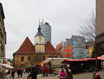Das Rathaus von Jena  mit Weihnachtsmarkt am 09.