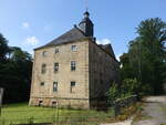 Dobitschen, Wasserschloss in der Bahnhofstrae, erbaut 1696 (24.06.2023)