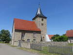Mckern, evangelische Kirche, Saalkirche mit sptromanischem Chorturm, 1817 umgestaltet (24.06.2023)