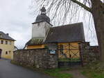 Piesigitz, evangelische Dorfkirche, kleine Saalkirche mit schiefergedeckten Langhaus, erbaut von 1684 bis 1685 (29.04.2023)