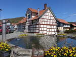 Gleichamberg, Brauhaus und Brunnen am Dorfplatz (09.05.2021)