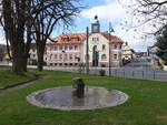 Martinroda, Rathaus und Brunnen in der Marienstrae (16.04.2022)