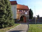 Dornheim, Torhaus am Kirchhof zur Wehrkirche, erbaut 1594 (18.04.2022)  