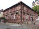 Nordhausen, evangelisches Pfarrhaus am Blasiikirchplatz, erbaut 1713 als zweigeschossiger Fachwerkbau (30.06.2023)