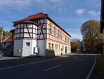 Erdmannsdorf, evangelisches Gemeindehaus in der Rodaer Strae (20.10.2022)