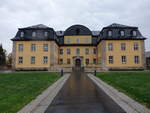 Ranis-Ziegenrck, Schloss Krlpa,  dreiflgligen Anlage mit Mansarddcher, erbaut bis 1730, heute Grundschule (18.10.2022)