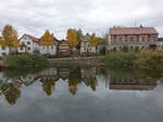 Wilhelmsdorf, Fachwerkhuser am Dorfteich (18.10.2022)  