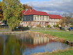 Dragensdorf, Fachwerkhuser am Dorfteich (19.10.2022)