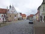 Buttstdt, Marktplatz mit historischem Rathaus, erbaut ab 1501 (26.03.2023)