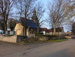 Vogelsberg, Kriegerdenkmal und evangelische Kirche am Karl Marx Platz (09.04.2023)