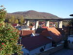 Lengenfeld unterm Stein, Ausblick vom Kirchberg auf das Eisenbahnviadukt der Bahnstrecke Leinefelde–Treysa (13.11.2022)