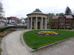 Bad Liebenstein, Brunnentempel in der Herzog Georg Strae (15.04.2022)