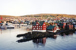 Tinganes in Trshavn vom Schiff aus gesehen.