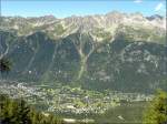 Die Stadt Chamonix Mont Blanc aufgenommen aus dem  Petit Train Rouge  unterwegs nach Montenvers Mer de Glace am 03.08.08.
