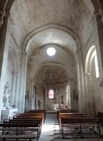 Saint-Restitut, romanischer Innenraum der St.