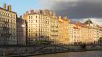Huserzeile am linken Ufer der Saone in Lyon, der drittgrten Stadt Frankreichs nach Paris und Marseille am 14.10.23.