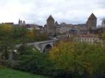 Semur-en-Auxois, Stadtmauer und Armacon Brcke (27.10.2015)