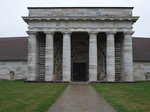 Arc-et-Senans, Eingangsportal mit sechs dorintischen Sulen zur Kniglichen Saline, erbaut von Claude Nicolas Ledoux (17.09.2016)