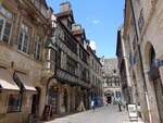 Dijon, Fachwerkhaus und Gebude in der Rue du Bourg (01.07.2022)