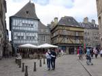 Dinan, Fachwerkhuser am Place des Merciers (13.07.2015)