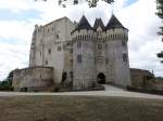 Nogent-le-Rotrou, Chateau Saint-Jean, Bergfried mit von Trmen flankiertem Festungswall, erbaut im 12.