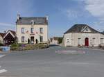 Pouligny-Saint Pierre, Rathaus und Dorfbibliothek am Place de Eglise (08.07.2017)