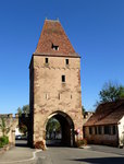 Rosheim im Nordelsa, das Niedertor stadtauswrts gesehen, Teil der ehemaligen Stadtmauer, Sept.2015