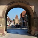 Rosheim, Blick vom Stadtturm zum Niedertor, Sept.2015