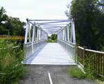 Biesheim im Elsa, die neuerbaute Brcke fr Radfahrer und Fugnger ber den Neubreisach-Kanal, besteht ganz aus Alumiium und wurde 2022 eingeweiht, Aug.2025