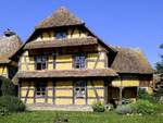 Ungersheim, ECO-Museum, Rekonstruktion zweier Gebude von 1680 und 1811, hier sind Verwaltungsrume der Museums untergebracht, Mai 2025