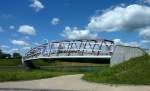 Niffer, die Fugngerbrcke ber den Rhein-Rhone-Kanal, Juni 2012