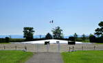 Rustenhart, Denkmal fr einen Befehlshaber der franzsischen Luftwaffe, der im Feb.1945 hier abgeschossen wurde, das Denkmal, ein weier Stern mit 30m Durchmesser, wurde 1946 errichtet,