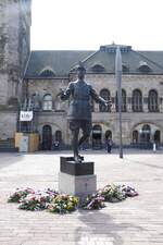 METZ (Dpartement Moselle), 21.06.2023, Denkmal fr General Charles de Gaulle (1890-1970) vor dem Bahnhof Metz-Ville