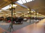 Mlhausen (Mulhouse), Blick in die Ausstellungshalle des Automobilmuseums, die gesamte Ausstellungsflche betrgt ber 25.000 Quadratmeter und zeigt ber 400 Fahrzeuge, Nov.2013