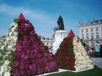 Blumenpyramide als Teil des japanischen Garten am Stanislasplatz beim Jubilum der japanisch-franzsischen Freundschaft.